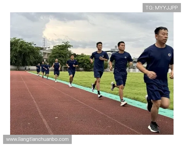 赛艇技巧与体能训练全面提升策略探索方法
